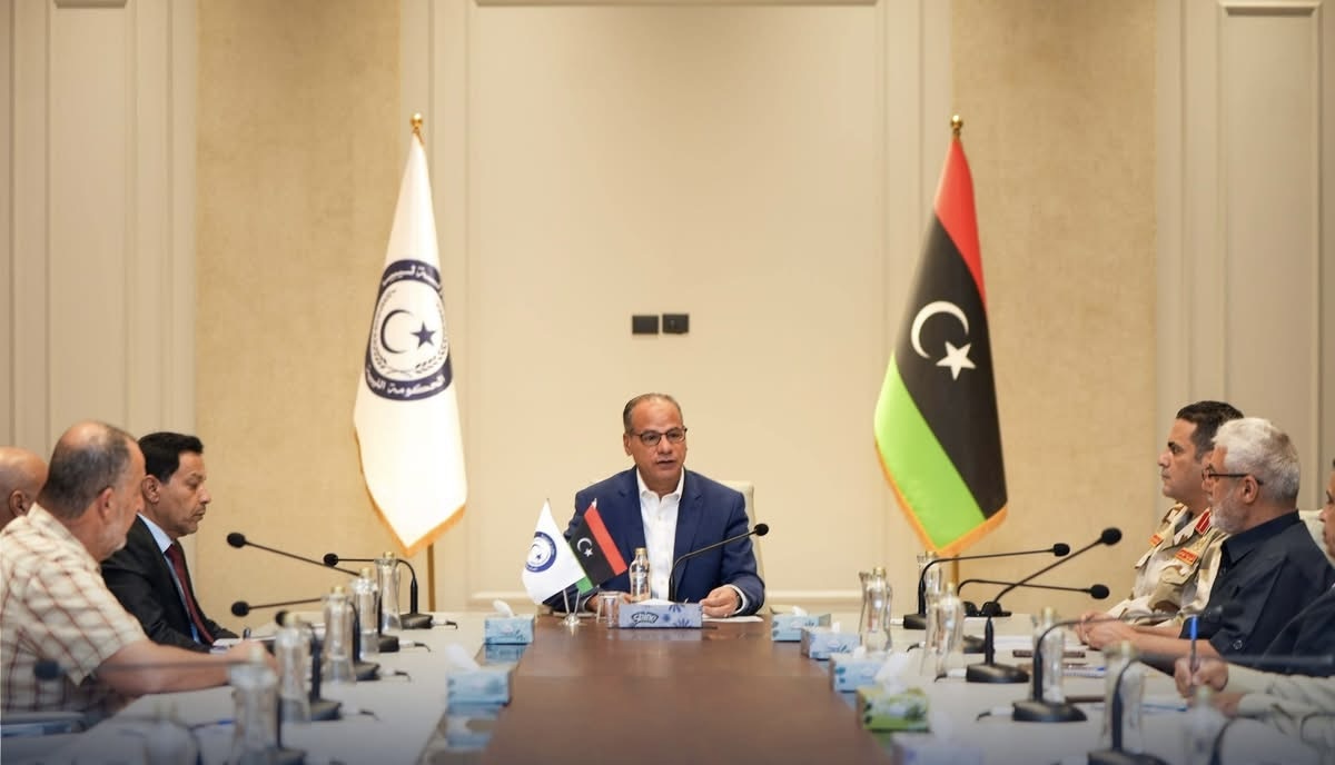 نائب رئيس مجلس الوزراء أحميد حومة يتابع تشكيل لجنة الأزمة بالمنطقة الجنوبية