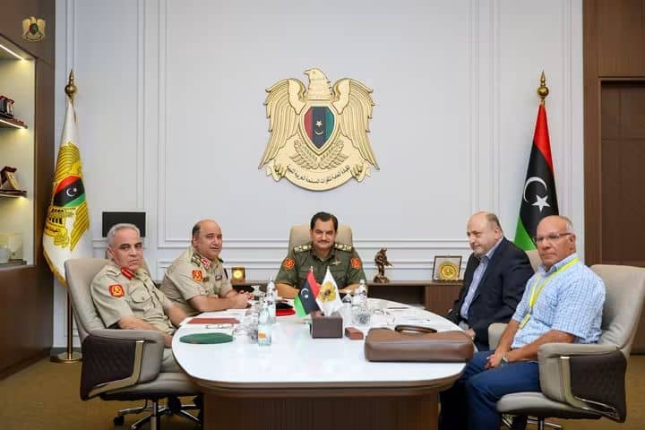 نائب القائد العام للقوات المسلحة الفريق أول ركن صدام حفتر يبحث تسوية أوضاع المتقاعدين العسكريين