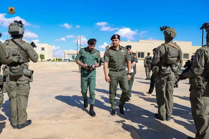 نائب القائد العام للقوات المسلحة الفريق أول ركن صدام حفتر يلتقي منتسبي كتيبة الاستطلاع والعمليات الخاصة باللواء طارق بن زياد