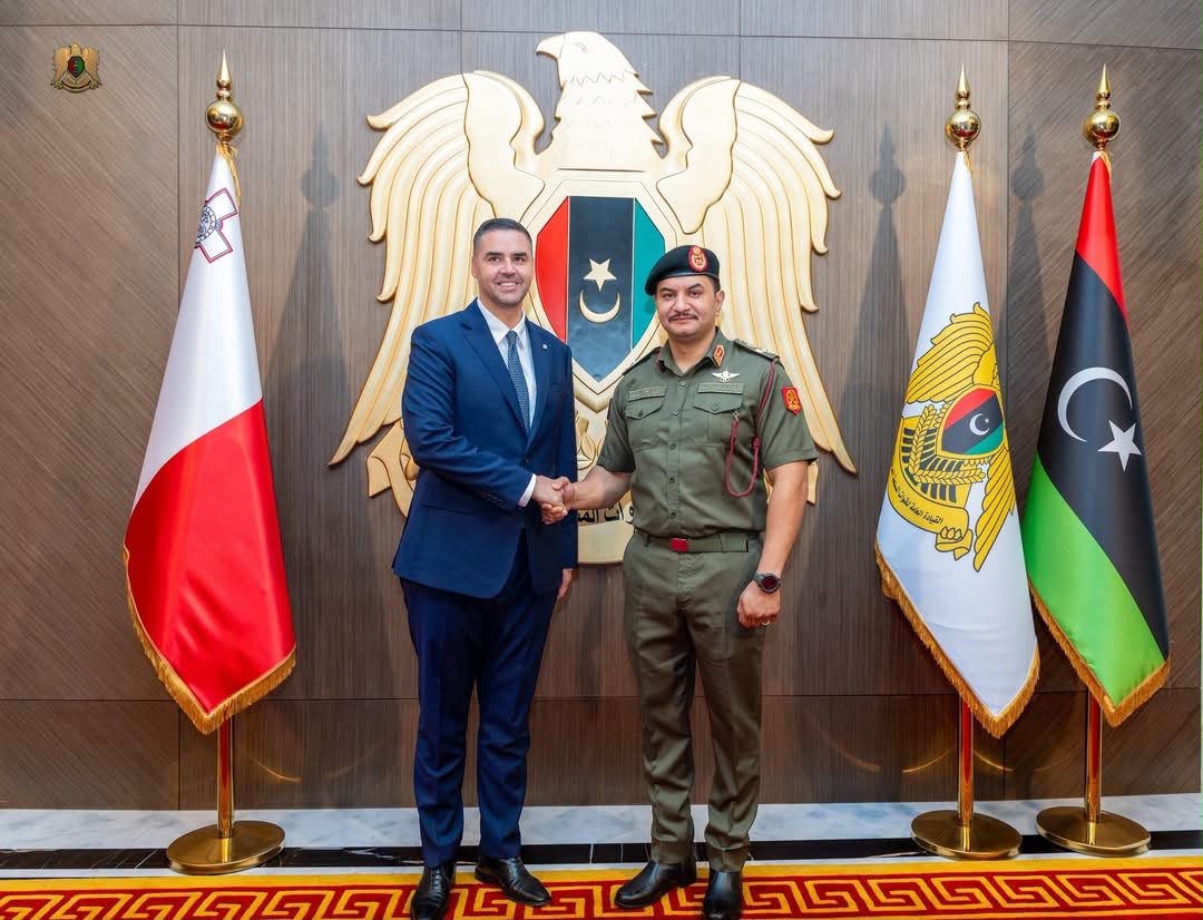 نائب القائد العام للقوات المسلحة الفريق أول ركن صدام حفتر يبحث مع وفد مالطي رفيع المستوى تعزيز العلاقات الثنائية بين البلدين 