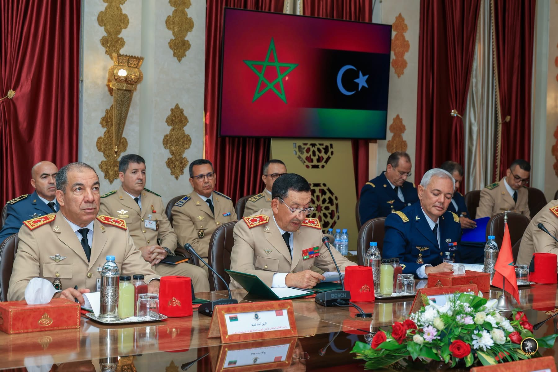 رئيس الأركان العامة للقوات المسلحة الفريق أول ركن خالد حفتر يلتقي المفتش العام للقوات المسلحة الملكية المغربية