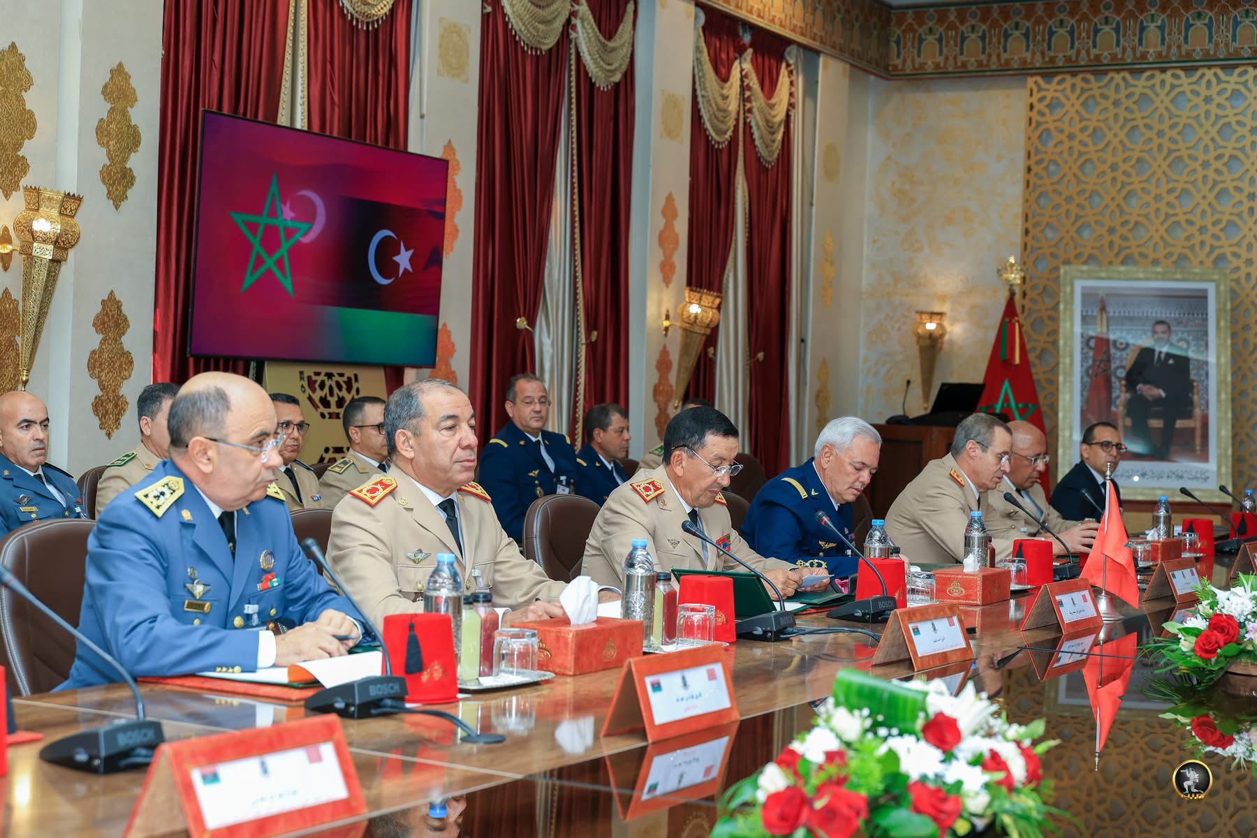 رئيس الأركان العامة للقوات المسلحة الفريق أول ركن خالد حفتر يلتقي المفتش العام للقوات المسلحة الملكية المغربية