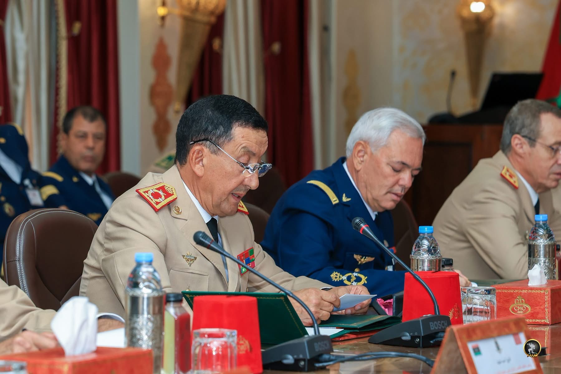 رئيس الأركان العامة للقوات المسلحة الفريق أول ركن خالد حفتر يلتقي المفتش العام للقوات المسلحة الملكية المغربية