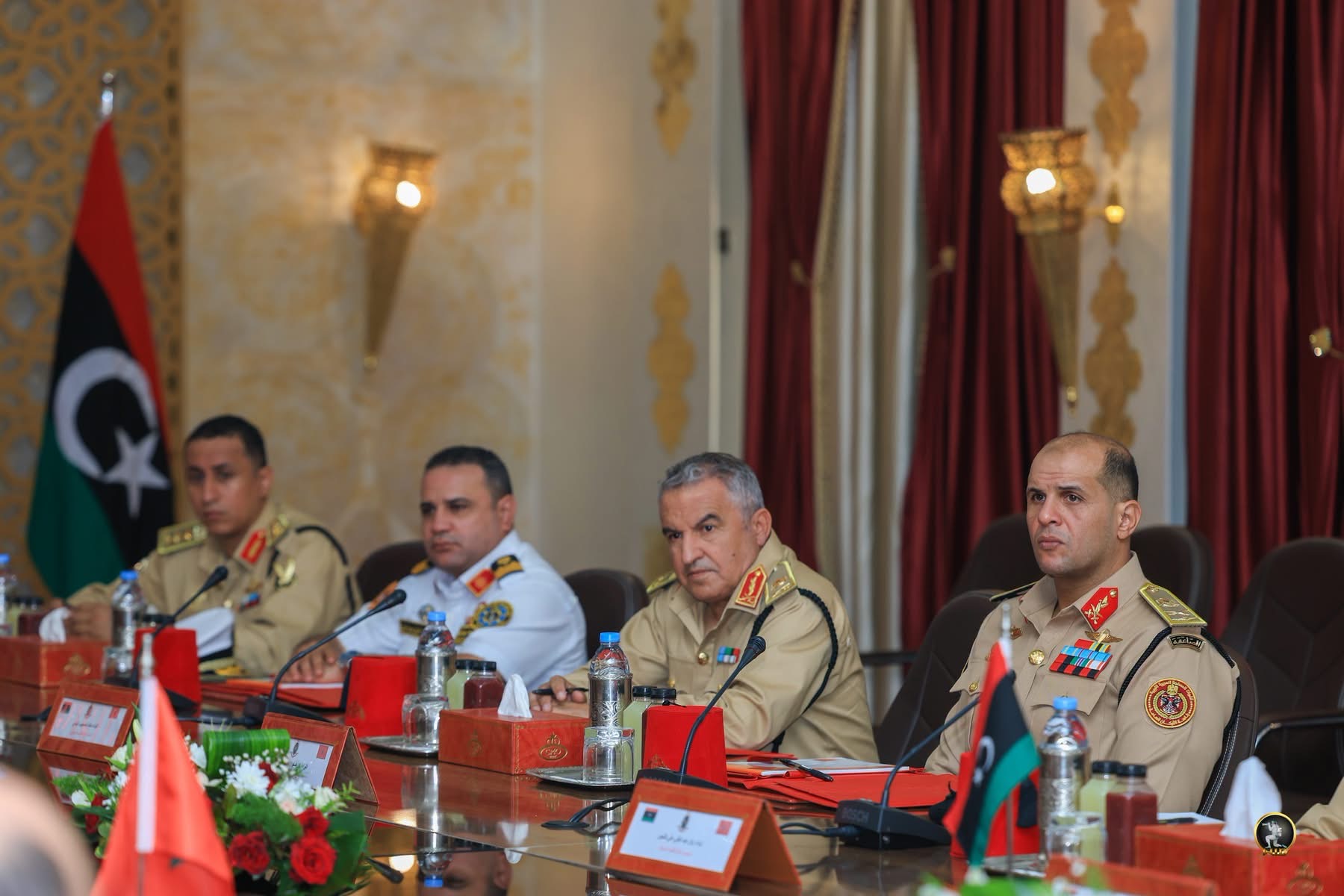 رئيس الأركان العامة للقوات المسلحة الفريق أول ركن خالد حفتر يلتقي المفتش العام للقوات المسلحة الملكية المغربية