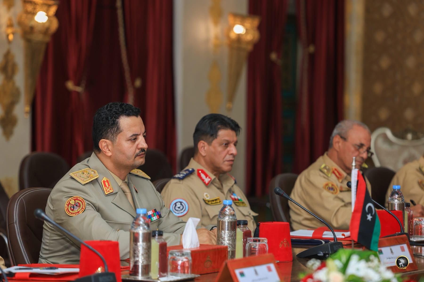 رئيس الأركان العامة للقوات المسلحة الفريق أول ركن خالد حفتر يلتقي المفتش العام للقوات المسلحة الملكية المغربية