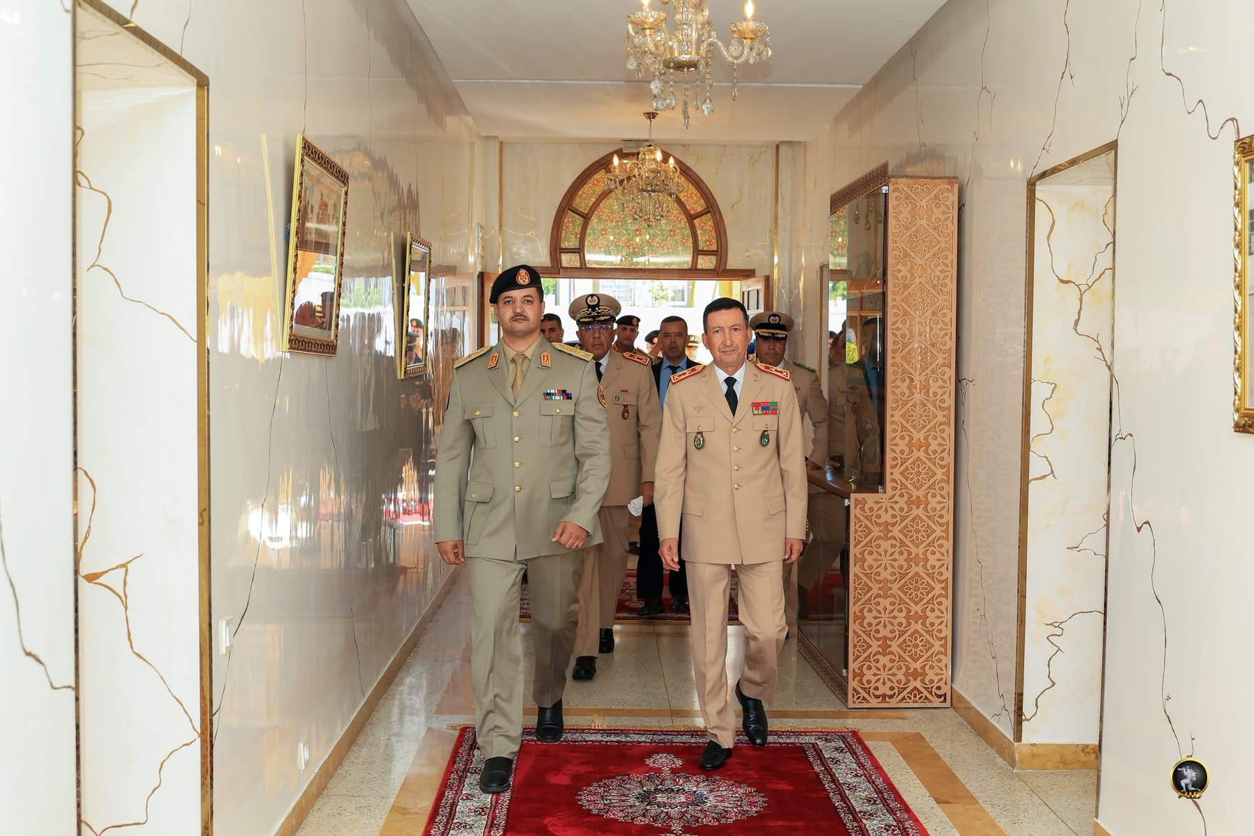 رئيس الأركان العامة للقوات المسلحة الفريق أول ركن خالد حفتر يلتقي المفتش العام للقوات المسلحة الملكية المغربية