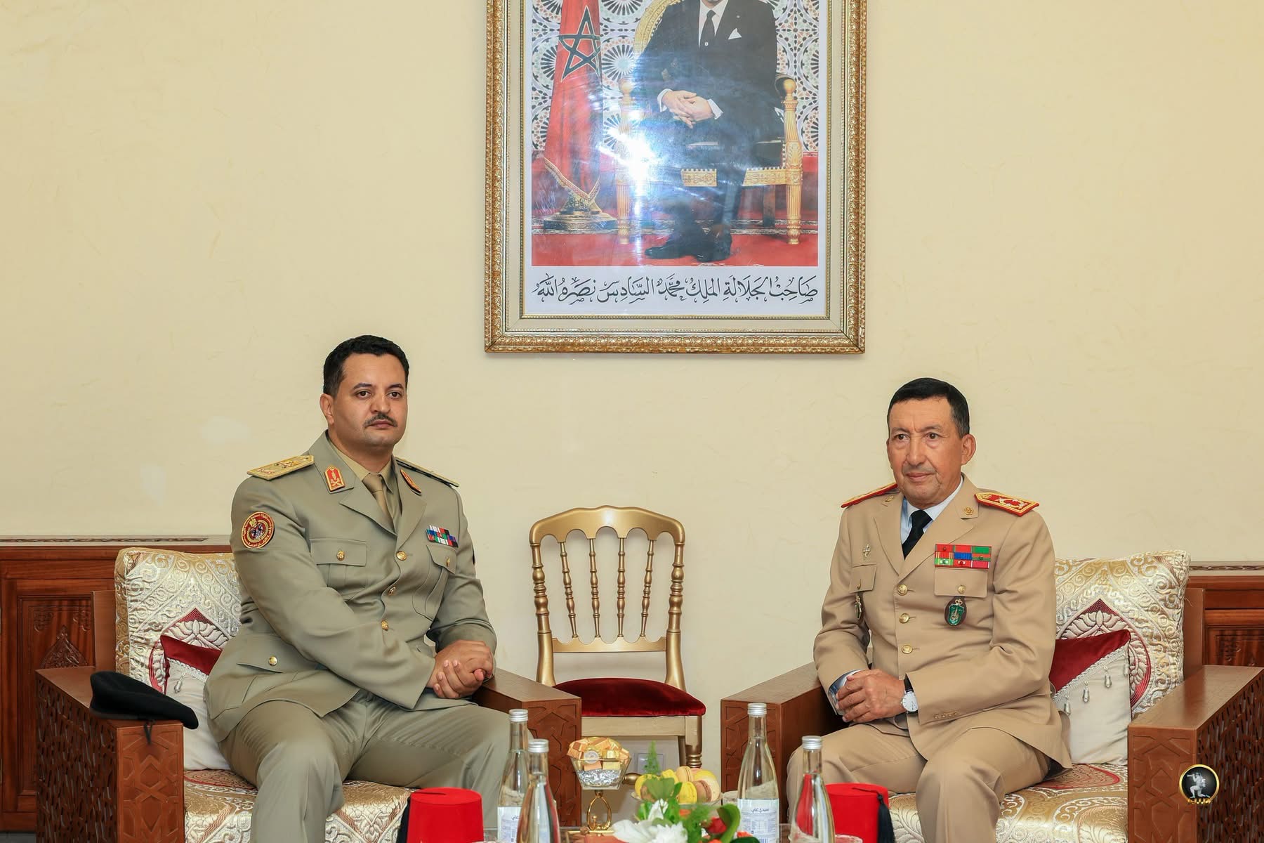 رئيس الأركان العامة للقوات المسلحة الفريق أول ركن خالد حفتر يلتقي المفتش العام للقوات المسلحة الملكية المغربية