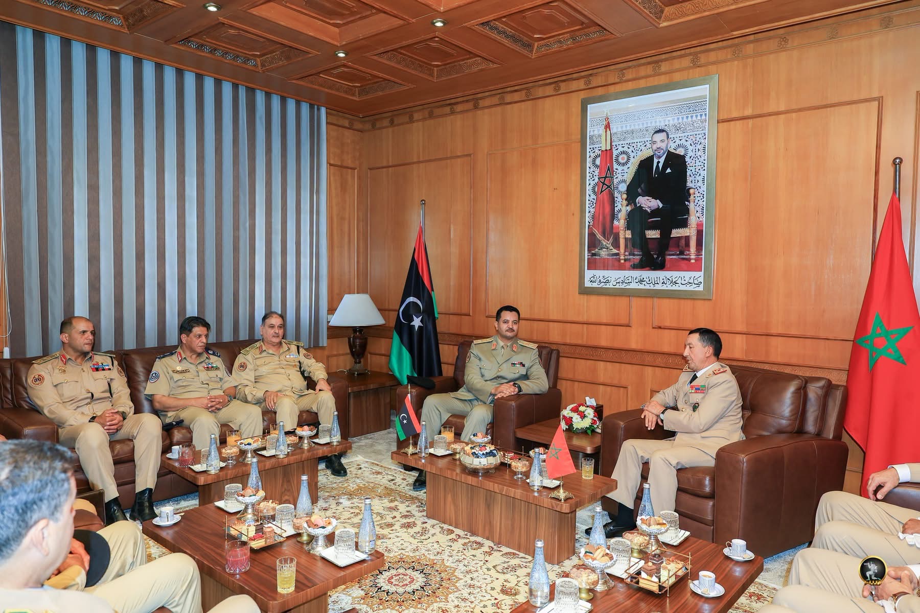 رئيس الأركان العامة للقوات المسلحة الفريق أول ركن خالد حفتر يلتقي المفتش العام للقوات المسلحة الملكية المغربية