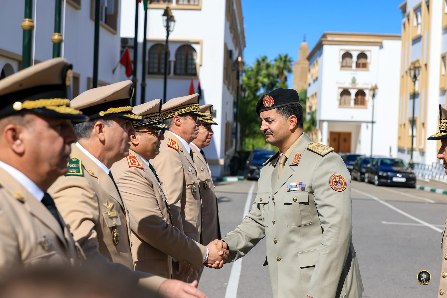 رئيس الأركان العامة للقوات المسلحة الفريق أول ركن خالد حفتر يلتقي المفتش العام للقوات المسلحة الملكية المغربية