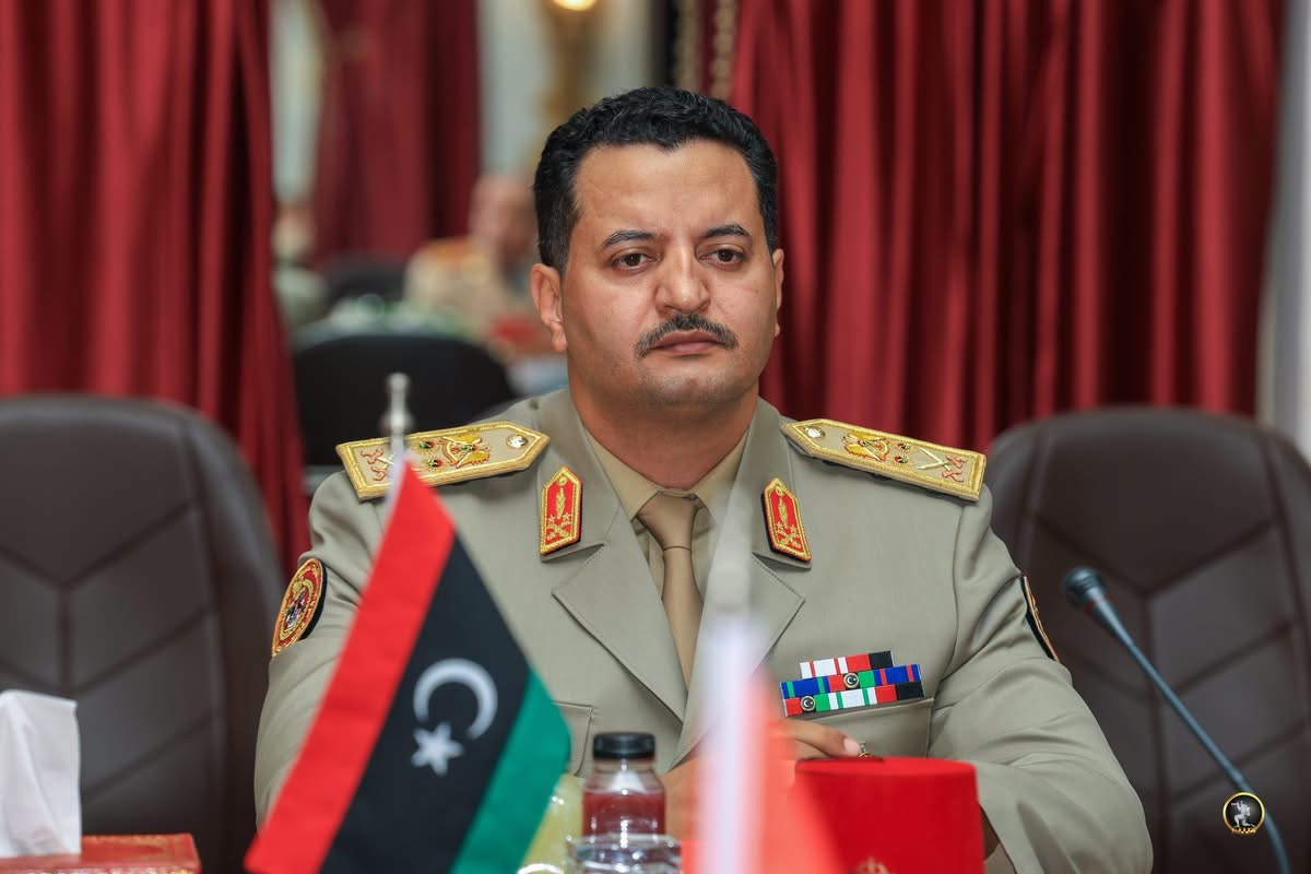 رئيس الأركان العامة للقوات المسلحة الفريق أول ركن خالد حفتر يلتقي المفتش العام للقوات المسلحة الملكية المغربية