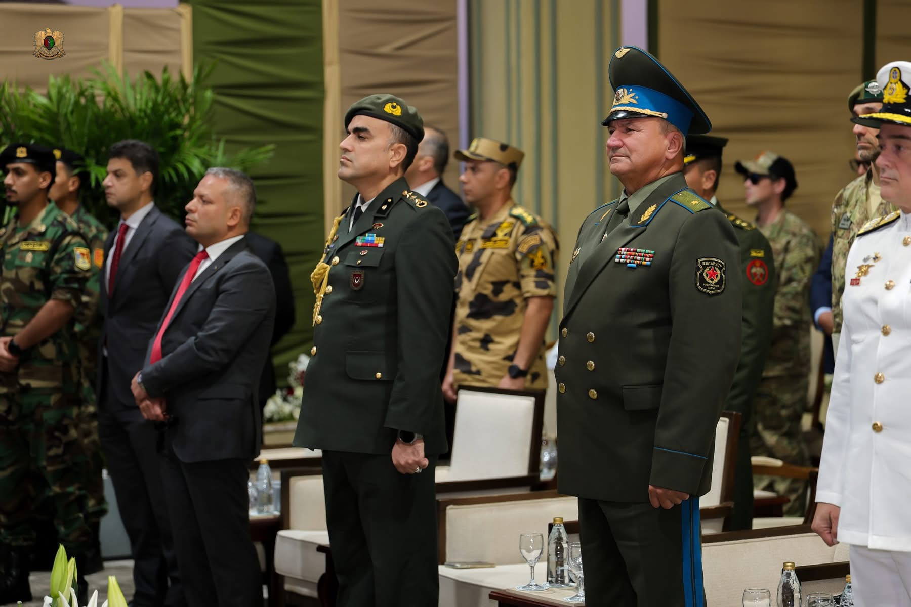 القائد العام للقوات المسلحة المشير اركان حرب خليفة حفتر ونائبه الفريق أول ركن صدام حفتر يشهدان عرضًا عسكريًا للقوات الخاصة ببنغازي إحياءً للذكرى الثانية عشرة لدخول القوات المسلحة المدينة
