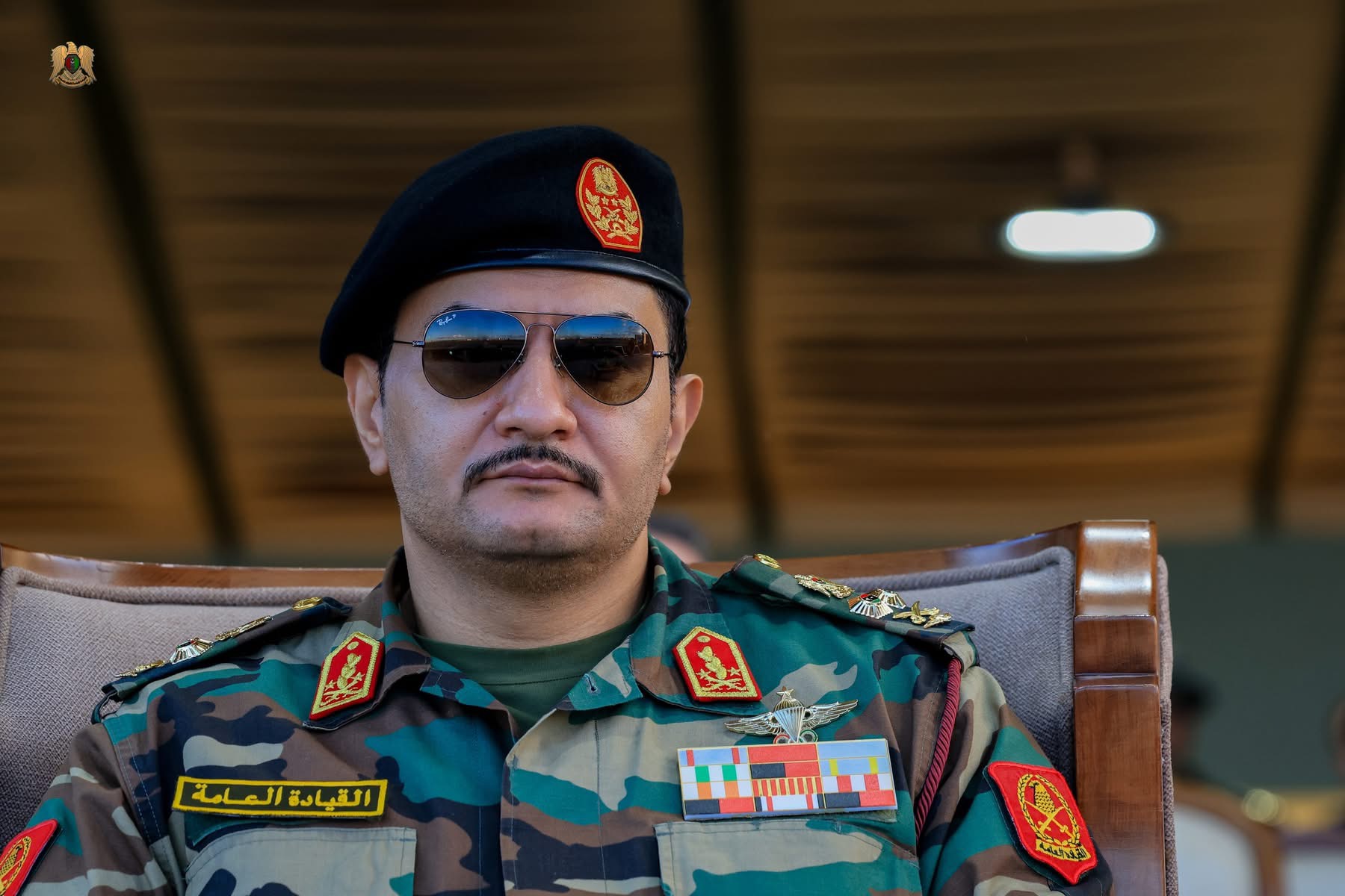 القائد العام للقوات المسلحة المشير اركان حرب خليفة حفتر ونائبه الفريق أول ركن صدام حفتر يشهدان عرضًا عسكريًا للقوات الخاصة ببنغازي إحياءً للذكرى الثانية عشرة لدخول القوات المسلحة المدينة