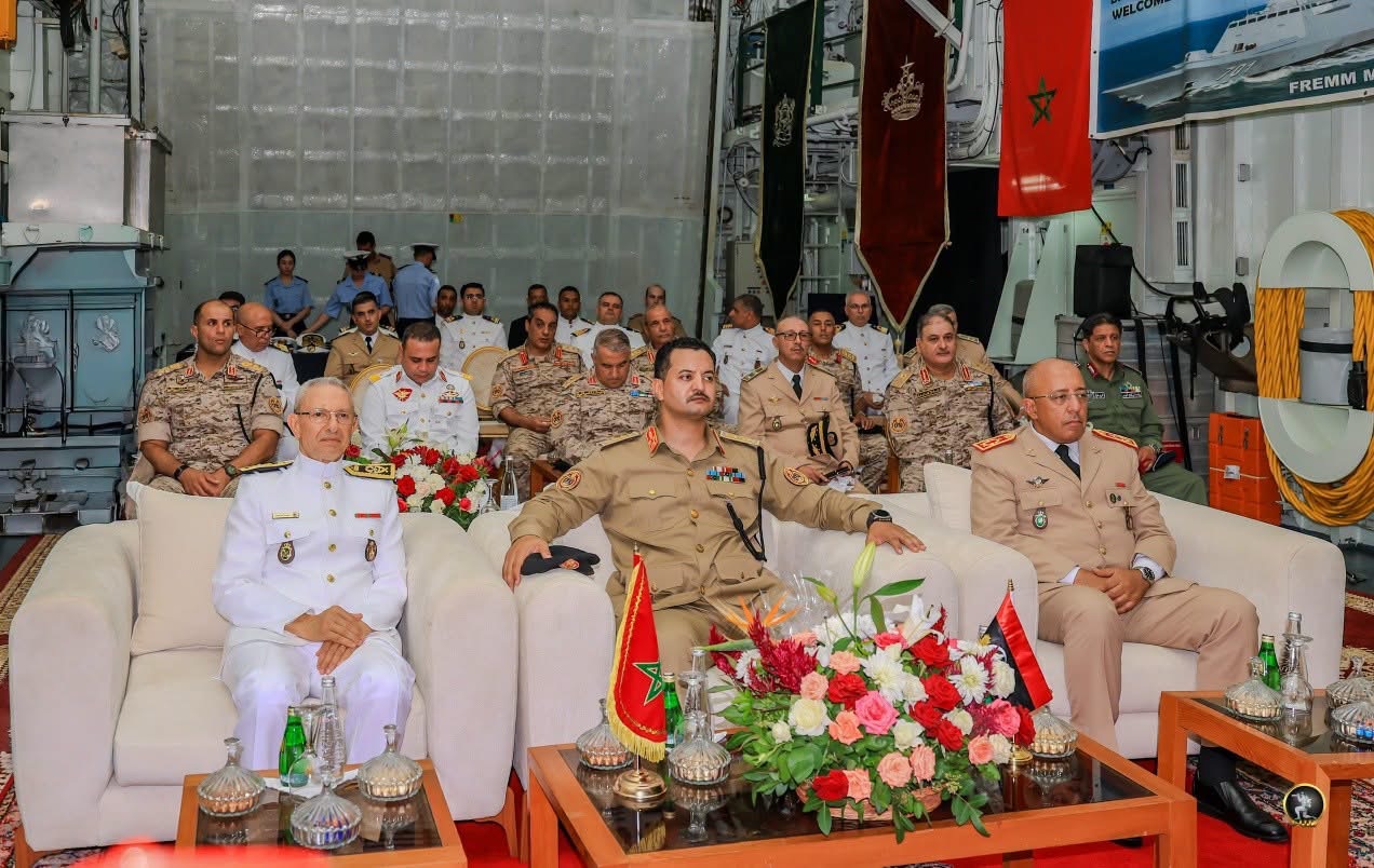 رئيس الأركان العامة للقوات المسلحة الفريق أول ركن خالد حفتر يزور المدرسة الملكية للقوات البحرية