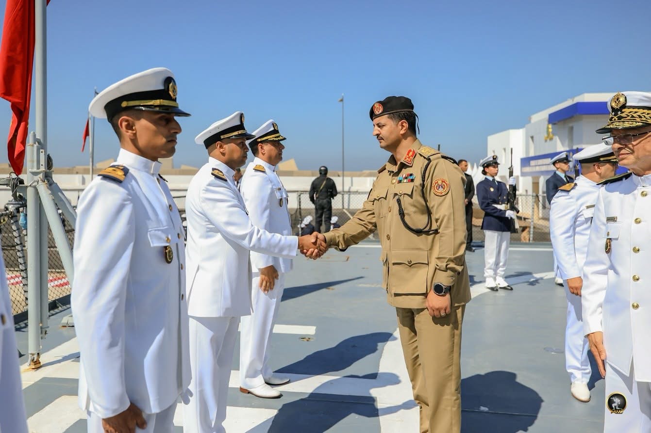 رئيس الأركان العامة للقوات المسلحة الفريق أول ركن خالد حفتر يزور المدرسة الملكية للقوات البحرية