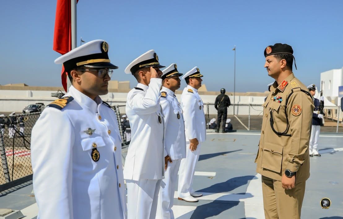 رئيس الأركان العامة للقوات المسلحة الفريق أول ركن خالد حفتر يزور المدرسة الملكية للقوات البحرية