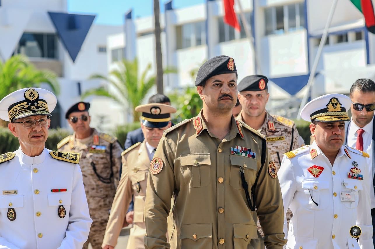 رئيس الأركان العامة للقوات المسلحة الفريق أول ركن خالد حفتر يزور المدرسة الملكية للقوات البحرية