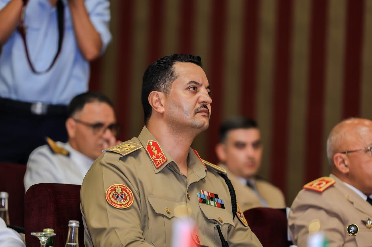 رئيس الأركان العامة للقوات المسلحة الفريق أول ركن خالد حفتر يزور المدرسة الملكية للقوات البحرية