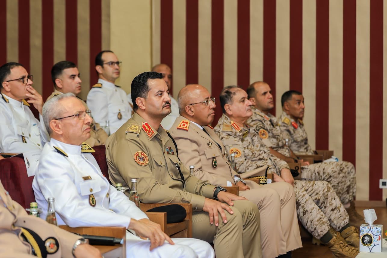 رئيس الأركان العامة للقوات المسلحة الفريق أول ركن خالد حفتر يزور المدرسة الملكية للقوات البحرية