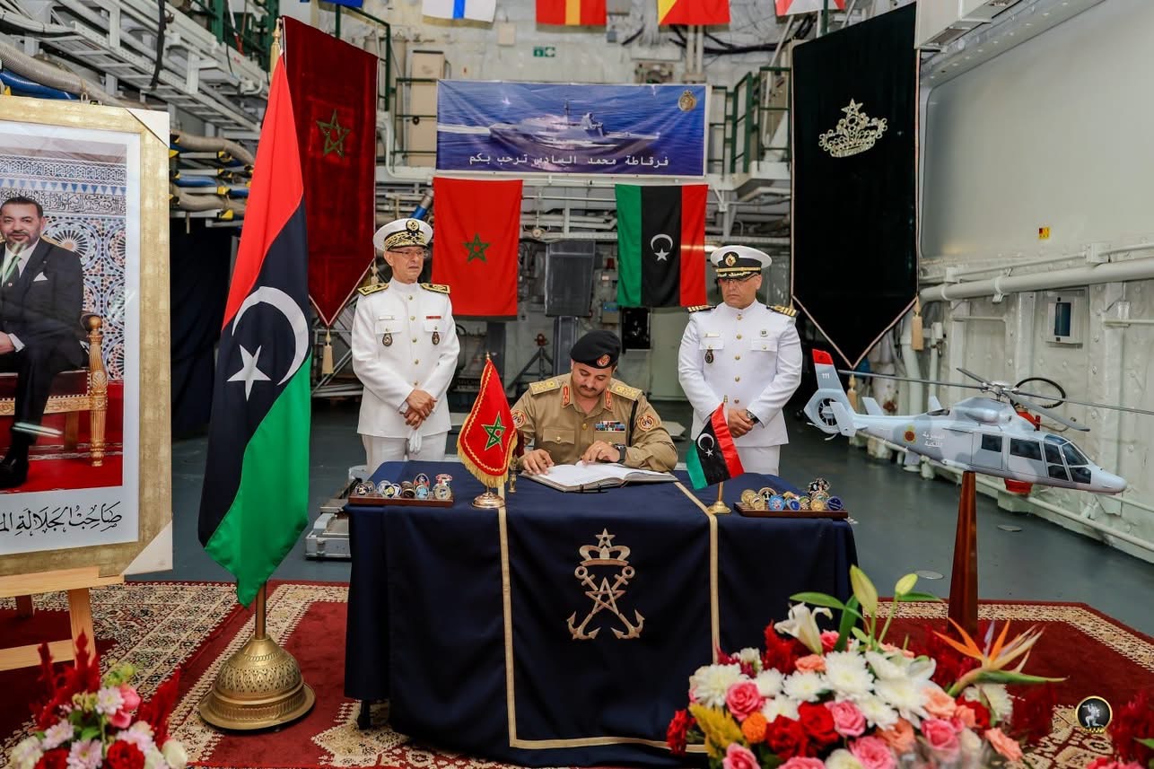 رئيس الأركان العامة للقوات المسلحة الفريق أول ركن خالد حفتر يزور المدرسة الملكية للقوات البحرية