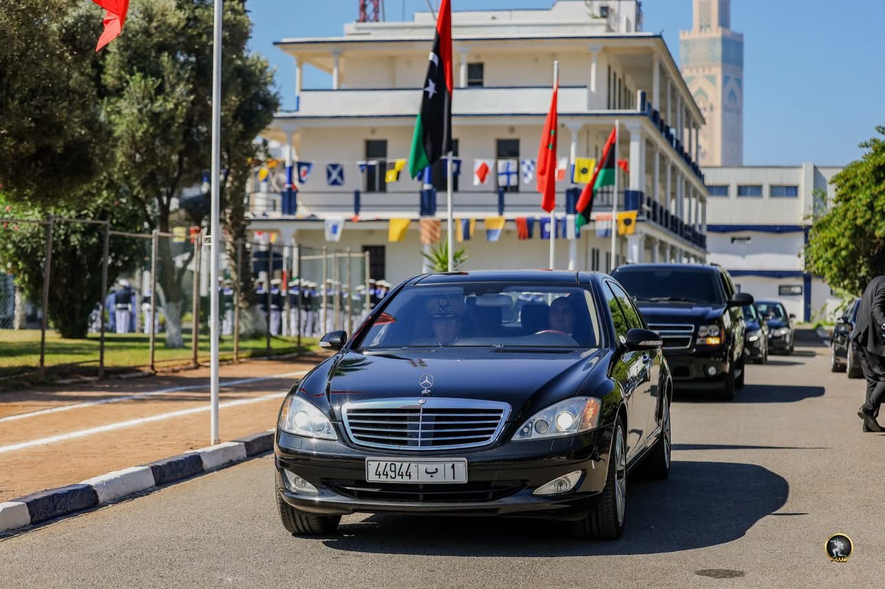 رئيس الأركان العامة للقوات المسلحة الفريق أول ركن خالد حفتر يزور المدرسة الملكية للقوات البحرية