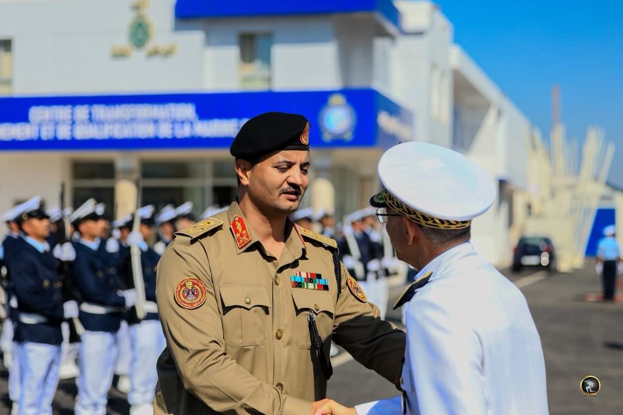 رئيس الأركان العامة للقوات المسلحة الفريق أول ركن خالد حفتر يزور المدرسة الملكية للقوات البحرية