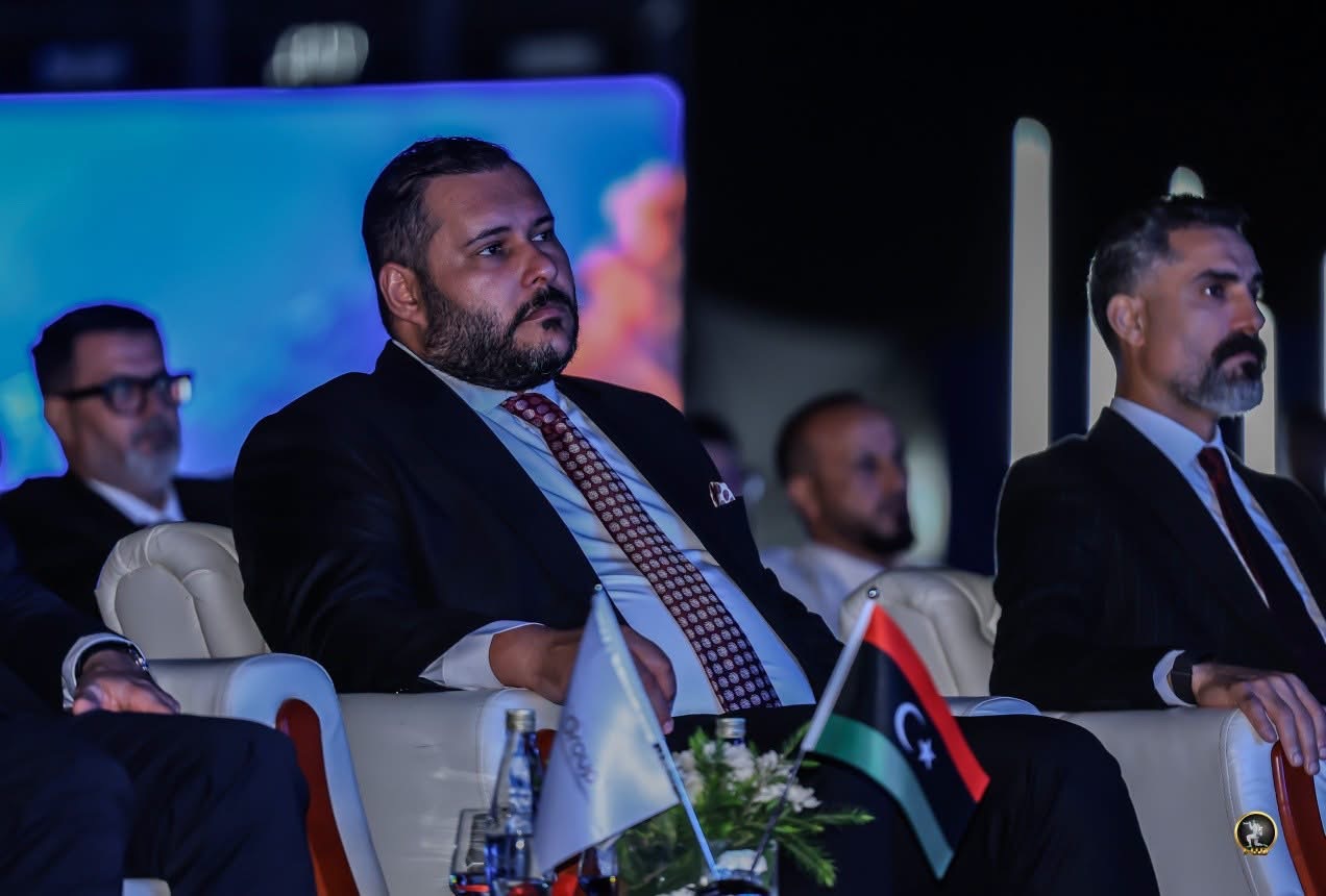 رئيس الأركان العامة للقوات المسلحة  الفريق أول ركن خالد حفتر يشارك في إطلاق مجموعة أوزون للاتصالات والتقنية بمدينة بنغازي