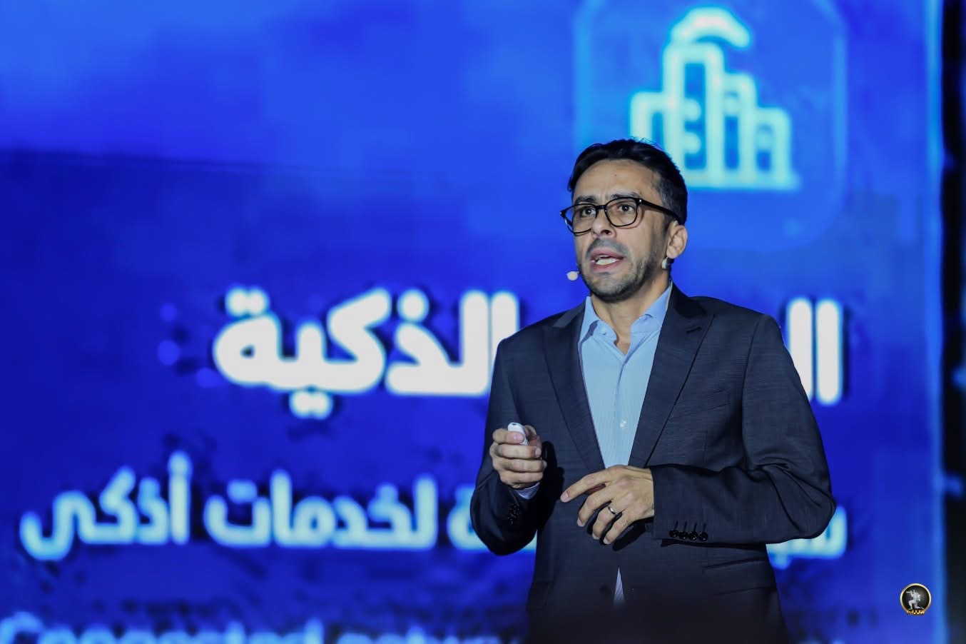 رئيس الأركان العامة للقوات المسلحة  الفريق أول ركن خالد حفتر يشارك في إطلاق مجموعة أوزون للاتصالات والتقنية بمدينة بنغازي