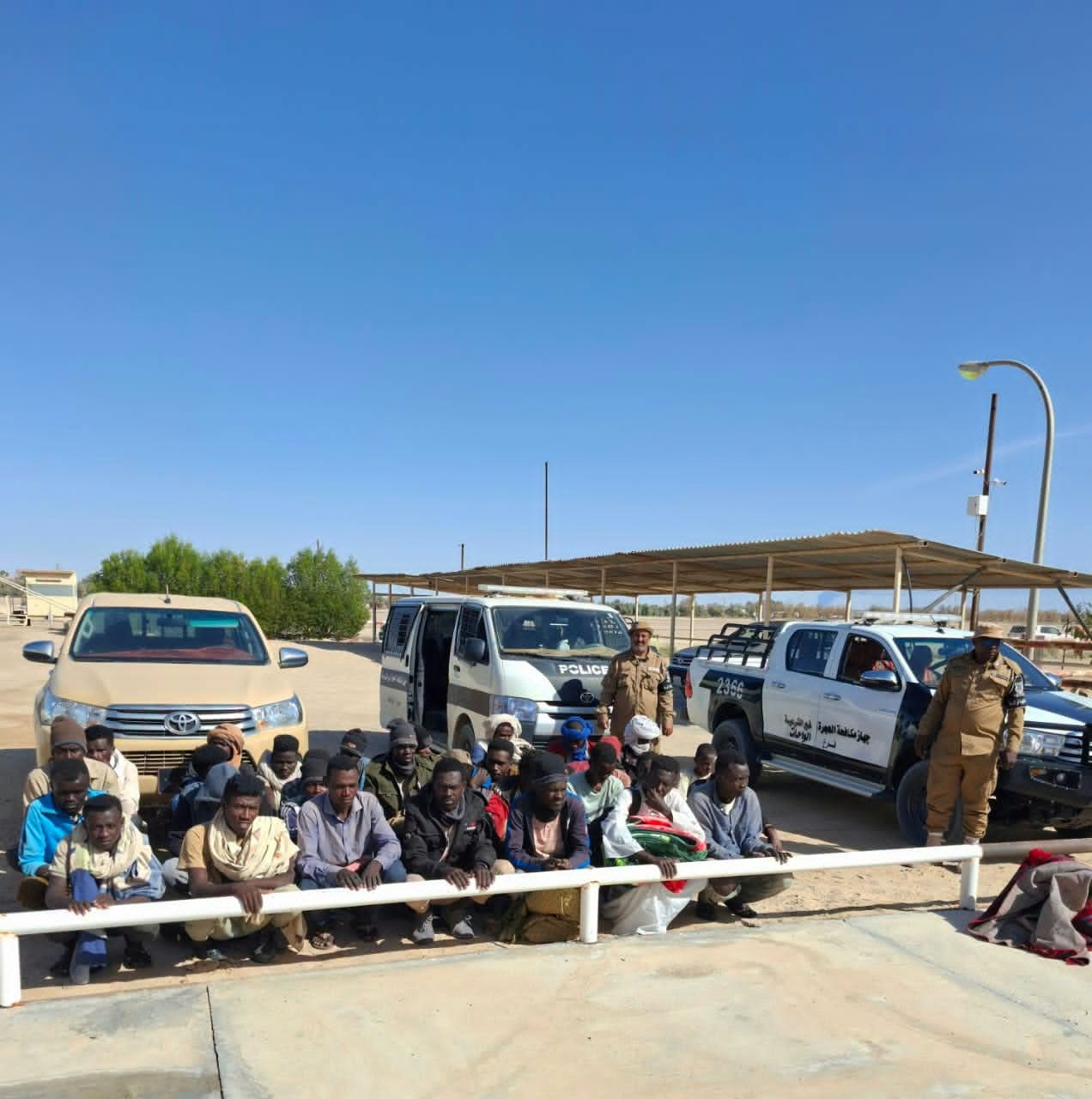 مكافحة الهجرة غير الشرعية يتسلم 37 مهاجراً سودانياً وتشادياً