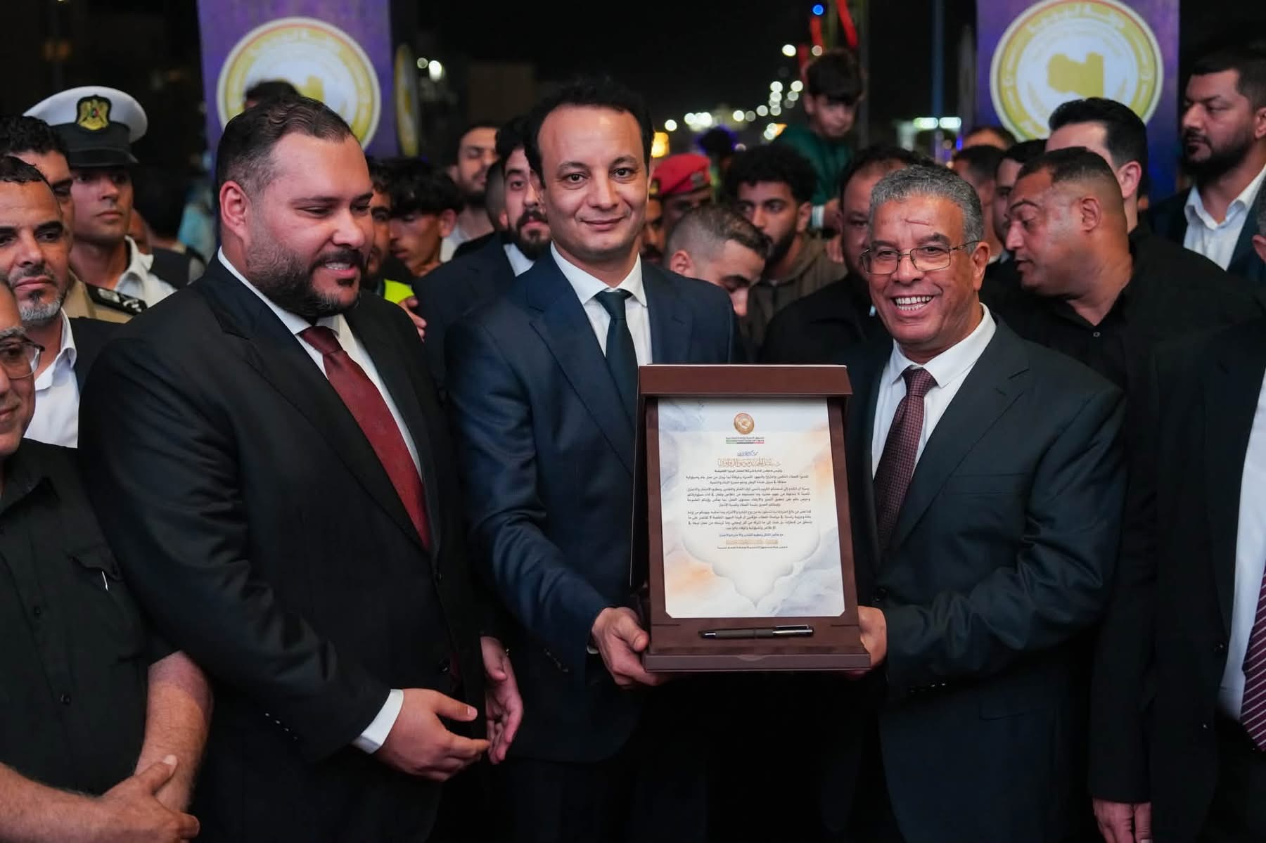 المهندس بالقاسم حفتر يفتتح جسري الكرامة والمشير بمدينة طبرق لتعزيز البنية التحتية وتحسين الحركة المرورية