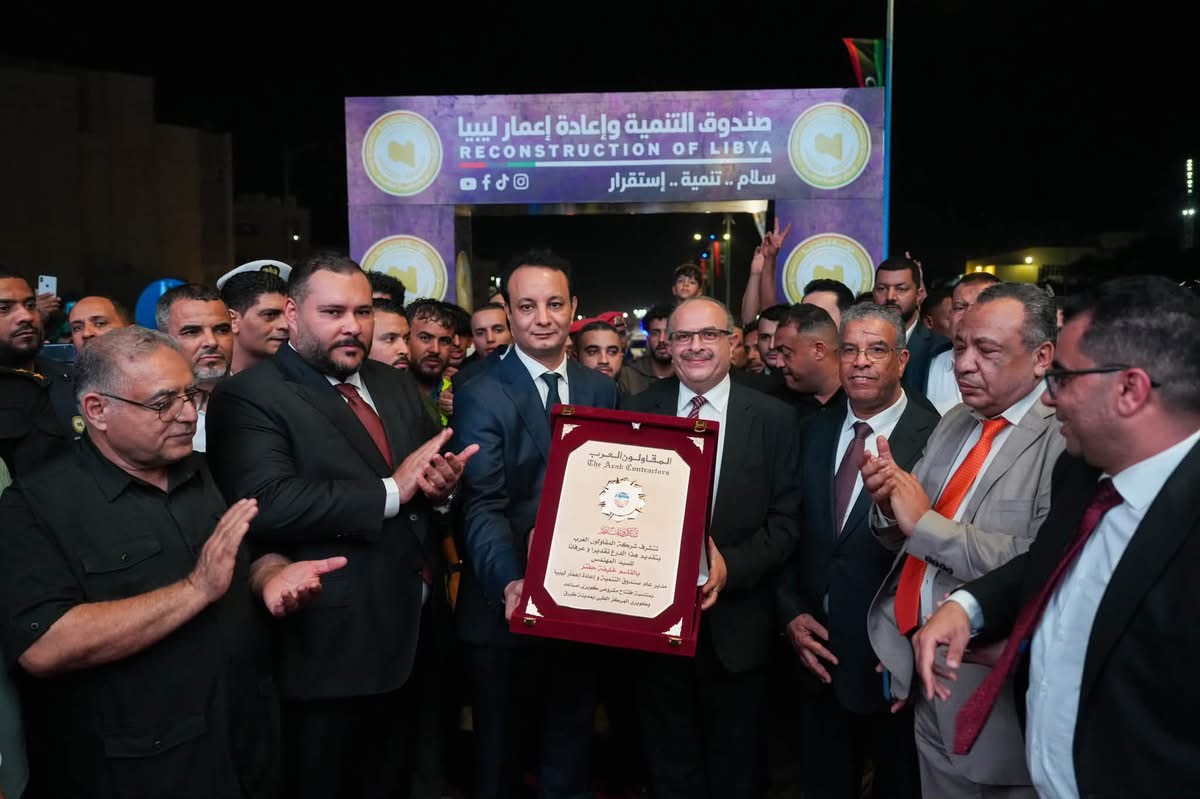 المهندس بالقاسم حفتر يفتتح جسري الكرامة والمشير بمدينة طبرق لتعزيز البنية التحتية وتحسين الحركة المرورية