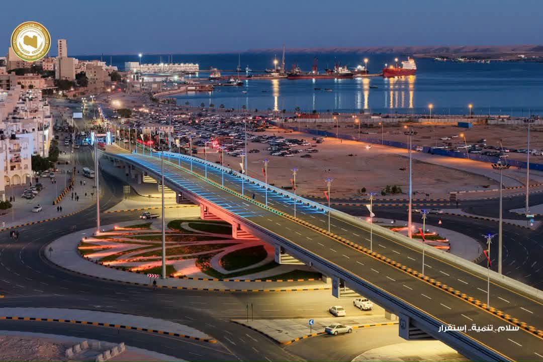 المهندس بالقاسم حفتر يفتتح جسري الكرامة والمشير بمدينة طبرق لتعزيز البنية التحتية وتحسين الحركة المرورية