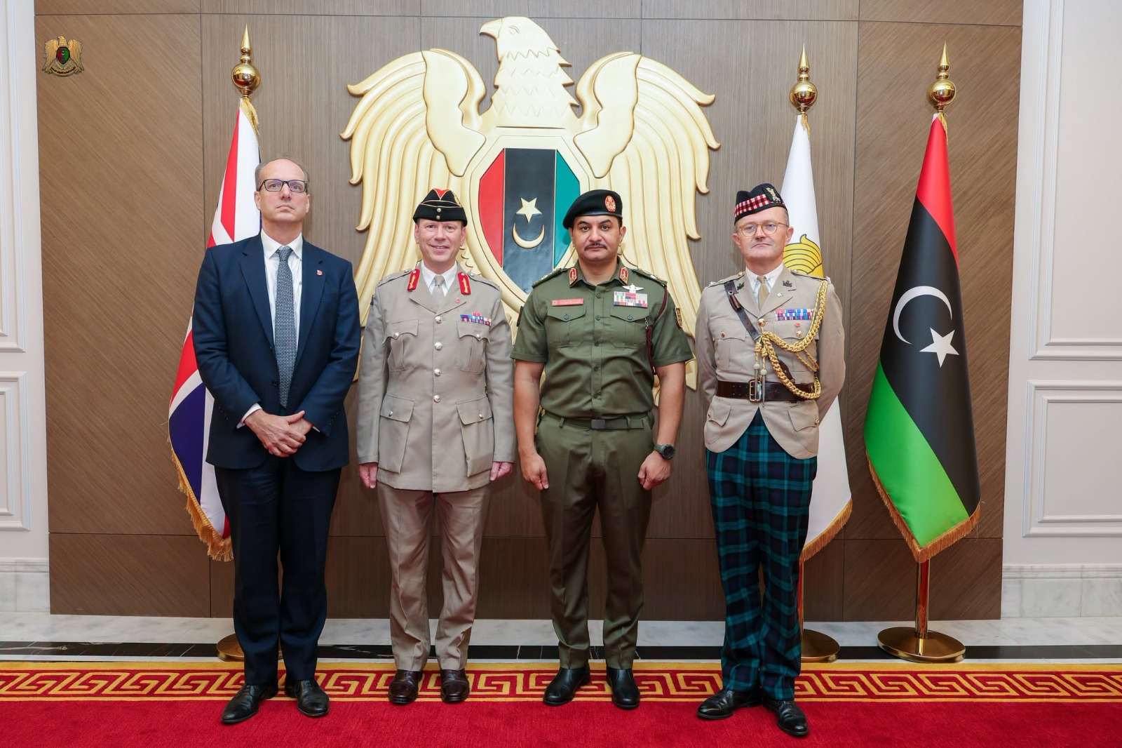 نائب القائد العام للقوات المسلحة الفريق أول ركن صدام حفتر يستقبل وفدًا رفيع المستوى من المملكة المتحدة