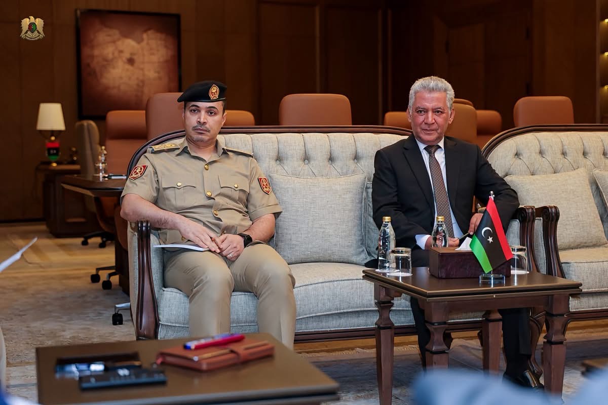 القائد العام للقوات المسلحة المشير أركان حرب خليفة أبوالقاسم حفتر يبحث مع السفير الألماني مستجدات الأوضاع المحلية والدولية