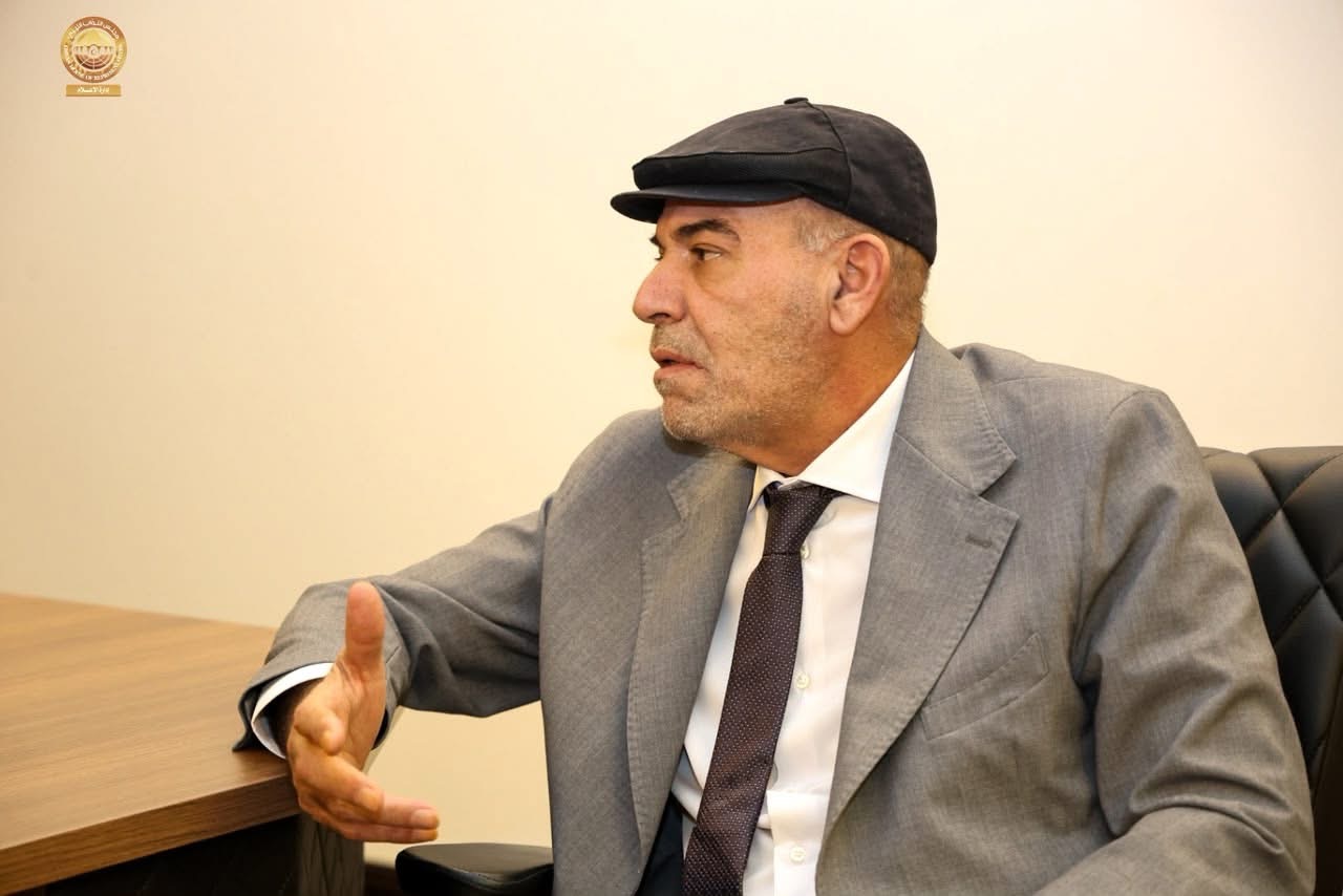 رئيس مجلس النواب يبحث مع وزير الخدمة المدنية ملف الوظيفة العامة وأوضاع الشركات الوطنية المتعثرة