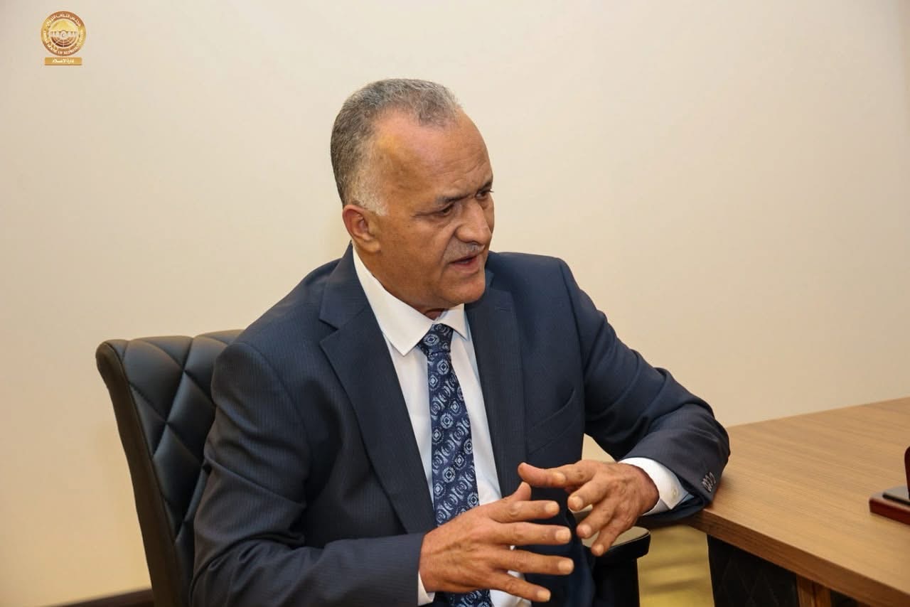 رئيس مجلس النواب يبحث مع وزير الخدمة المدنية ملف الوظيفة العامة وأوضاع الشركات الوطنية المتعثرة