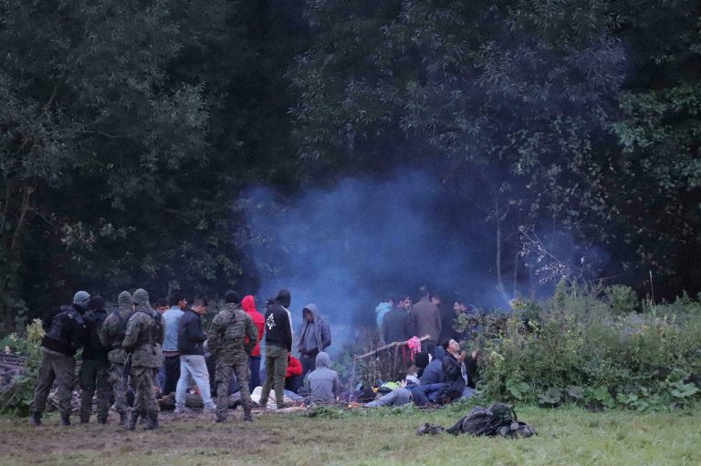 2021-08-18T140753Z_54595546_RC2G7P9MJ56F_RTRMADP_3_EUROPE-MIGRANTS-BELARUS-POLAND