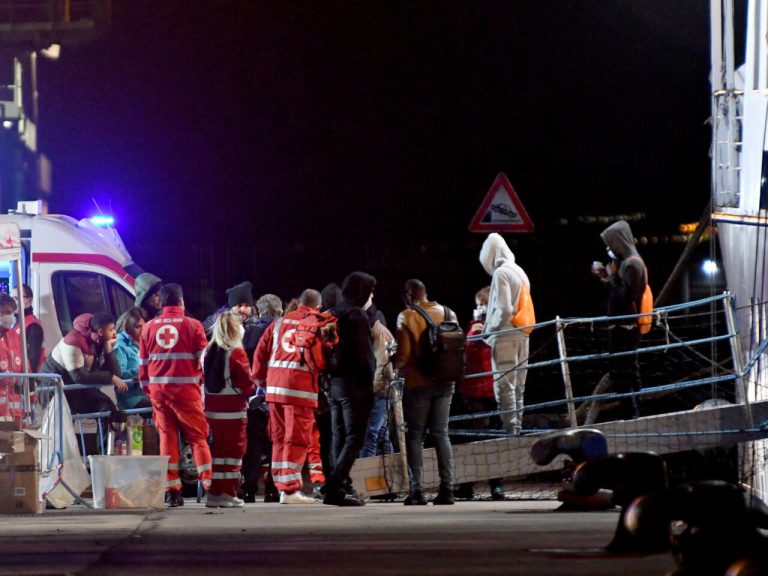 Bateau migrants italie